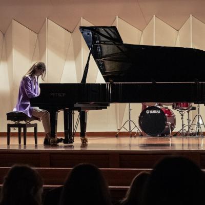 IX Latvijas mūzikas skolu un mūzikas vidusskolu audzēkņu festivāla vispārējās klavierēs dalībnieks