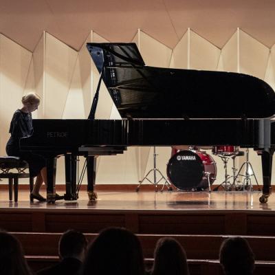 IX Latvijas mūzikas skolu un mūzikas vidusskolu audzēkņu festivāla vispārējās klavierēs dalībnieks